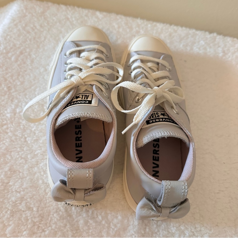 Women’s Converse Light Gray Leather Sneakers - Picture 5 of 8